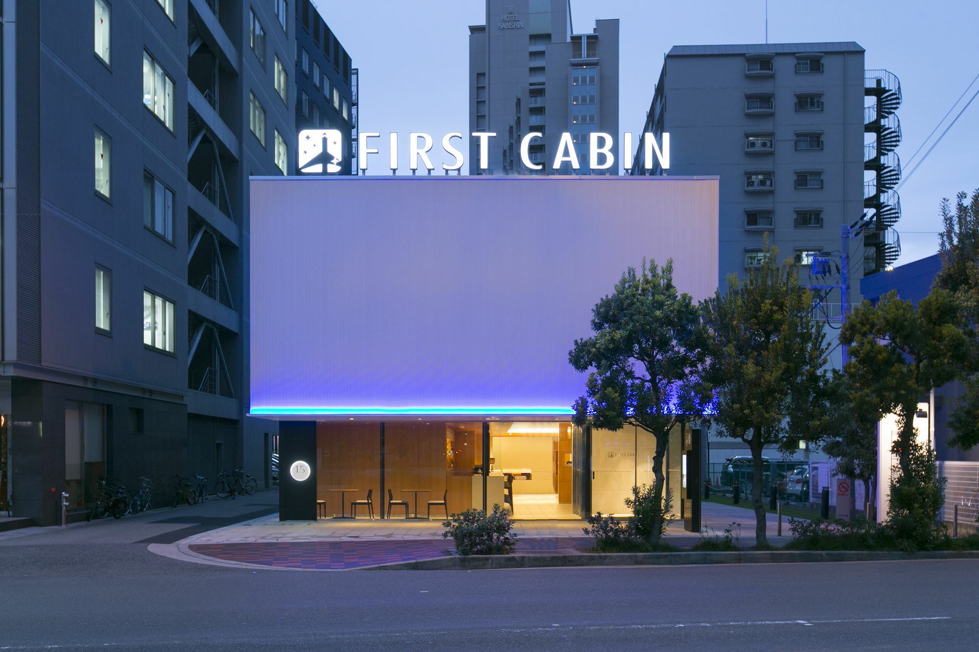 First Cabin Hanshin Nishiumeda Osaka Dış mekan fotoğraf